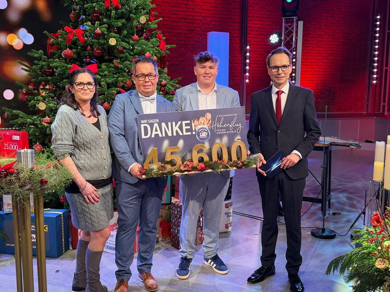 Scheck-Uebergabe-2025